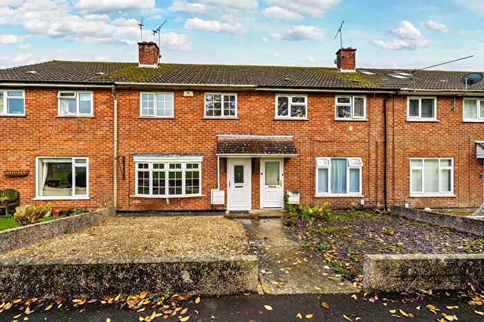 3 Bedroom Terraced House For Sale In Charlbury Close, Swindon, SN25