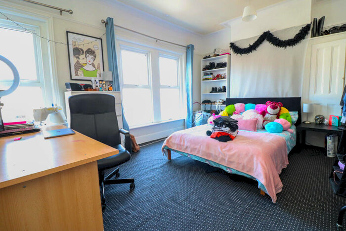 5 Bedroom House To Rent In Milton Road, Southampton, SO15