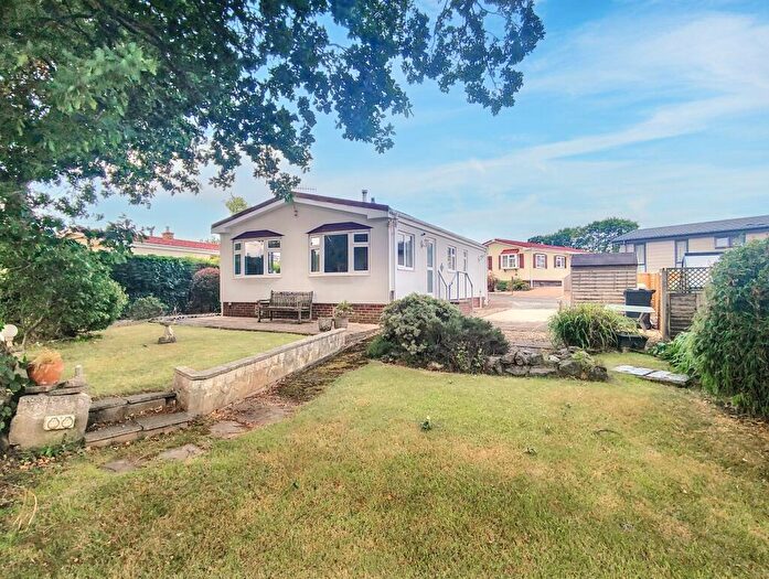 2 Bedroom Park Home For Sale In Woodlands Park, Exeter, EX6