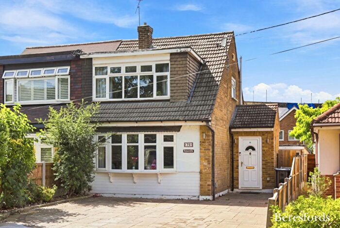 3 Bedroom Semi-Detached House For Sale In Frithwood Lane, Billericay, CM12