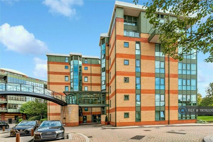 2 Bedroom Flat To Rent In Wrenn House, London, SW13