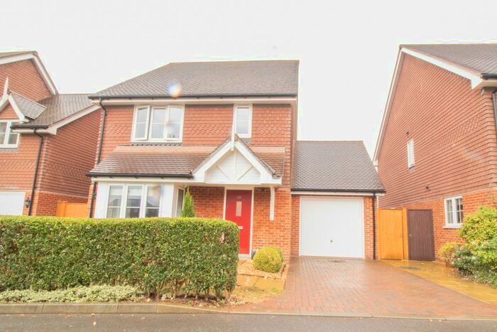 4 Bedroom Detached House To Rent In Oak Road, Billingshurst, RH14