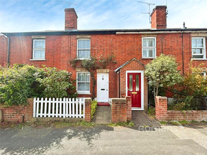 3 Bedroom Terraced House For Sale In High View Road, Farnborough, GU14