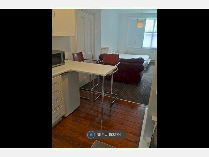 Studio To Rent In Whitechapel/City, London, E1