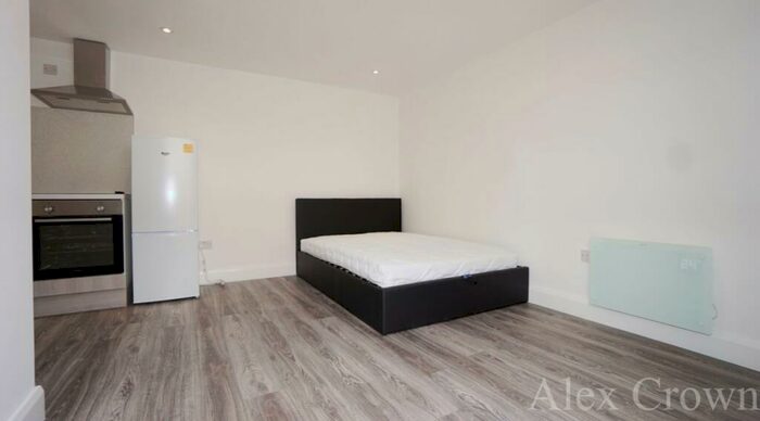 Studio To Rent In Rayleigh Road, Palmers Green, N13