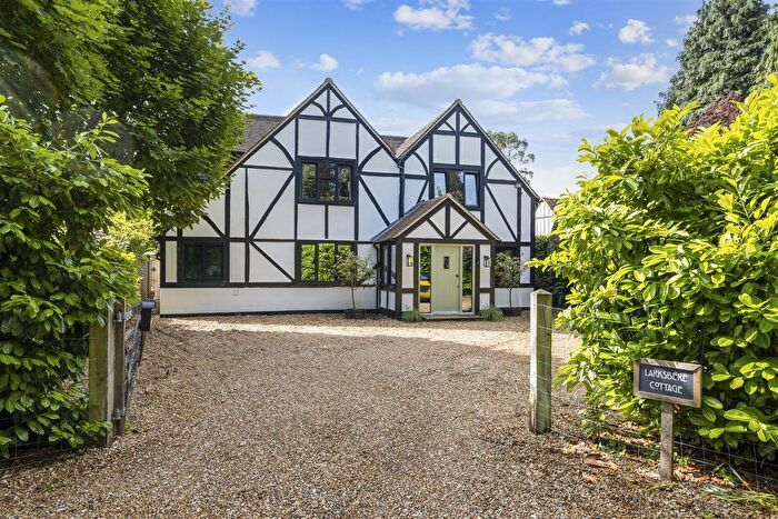 5 Bedroom Property To Rent In Mark Way, Godalming, GU7