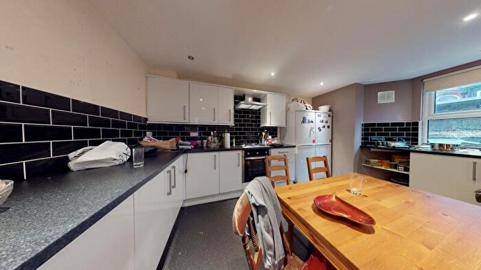 6 Bedroom Terraced House To Rent In Ebberston Terrace, Hyde Park, Leeds, LS6
