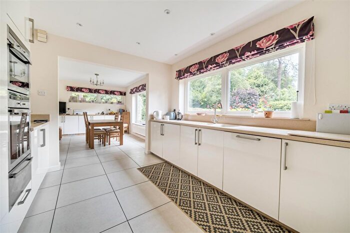 5 Bedroom Detached House For Sale In Edgcumbe Park Drive Crowthorne, Berkshire, RG45