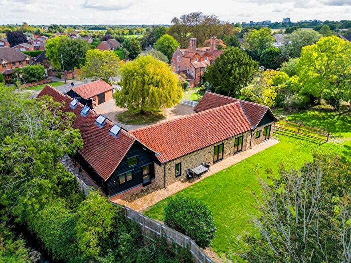 4 Bedroom Detached House For Sale In Eastwoodbury Lane, Southend-On-Sea, SS2
