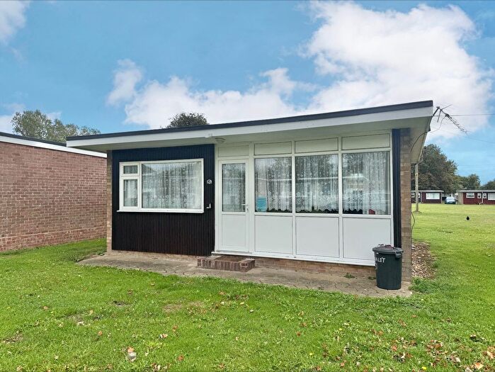 2 Bedroom Chalet For Sale In Beach Road, Hemsby, Great Yarmouth, NR29