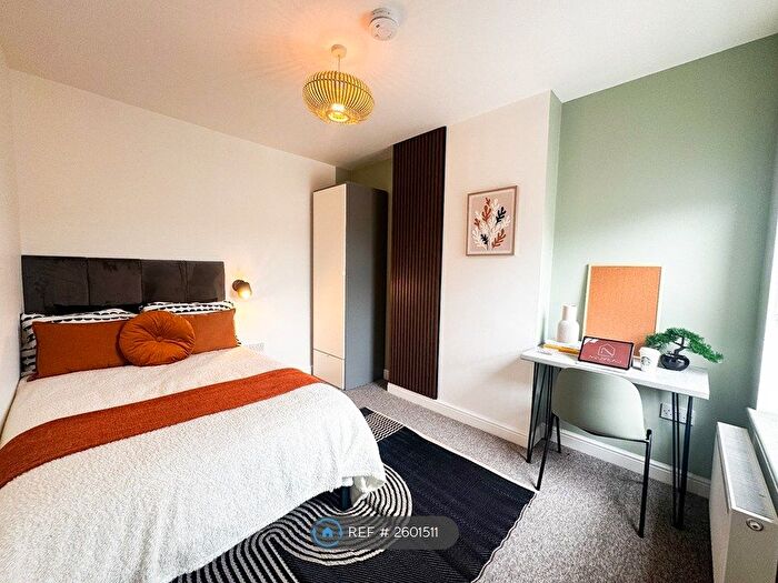 6 Bedroom Semi-Detached House To Rent In Barnwood Road, Gloucester, GL2