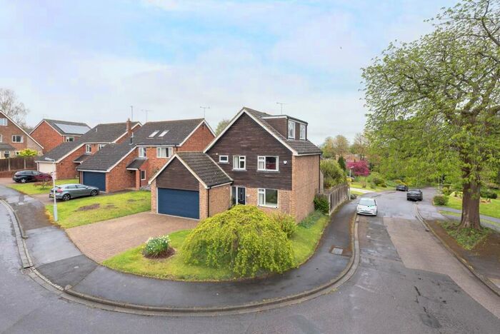 6 Bedroom Detached House For Sale In Milebush, Leighton Buzzard, LU7