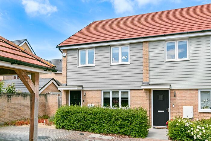 3 Bedroom Semi-Detached House For Sale In Leigh Mews, Chertsey, Surrey, KT16