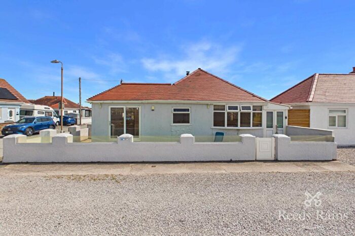 3 Bedroom Bungalow For Sale In The Promenade, Kinmel Bay, Conwy, LL18