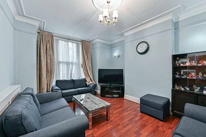 4 Bedroom Terraced House For Sale In Lucien Road, Tooting Bec, London, SW17