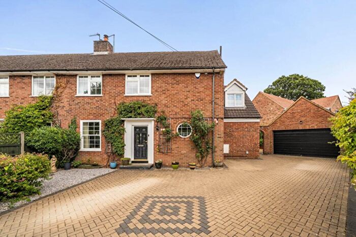4 Bedroom Semi-Detached House For Sale In Queens Close, Biddenham, MK40