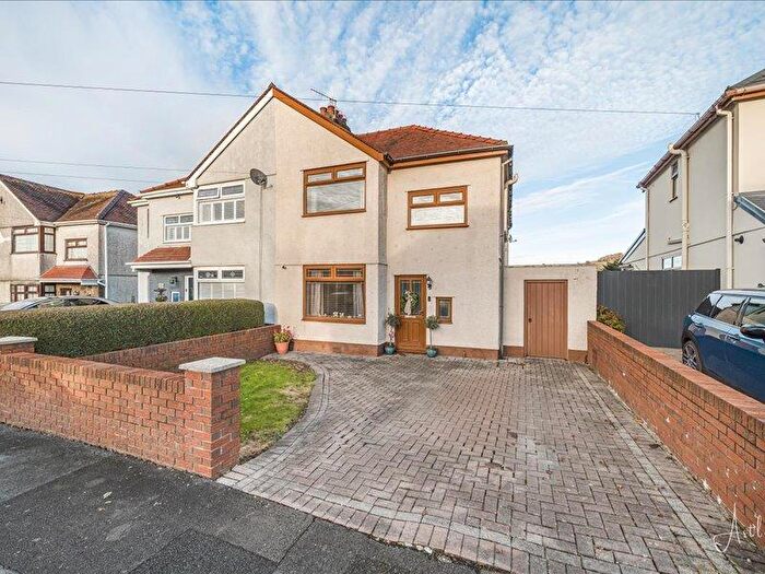 3 Bedroom Semi-Detached House For Sale In Chestnut Road, Neath, SA11