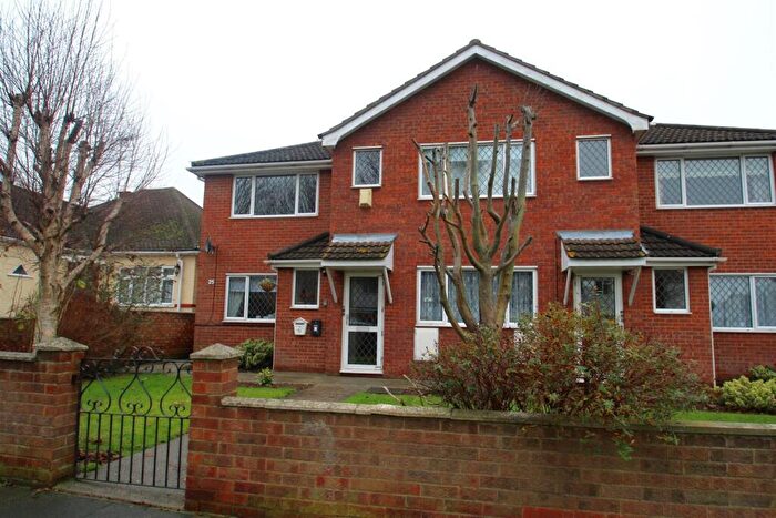 2 Bedroom Flat To Rent In Queen Annes Drive, Westcliff-On-Sea, SS0