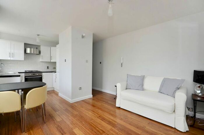 Studio To Rent In Rayners Road, Putney, London, SW15