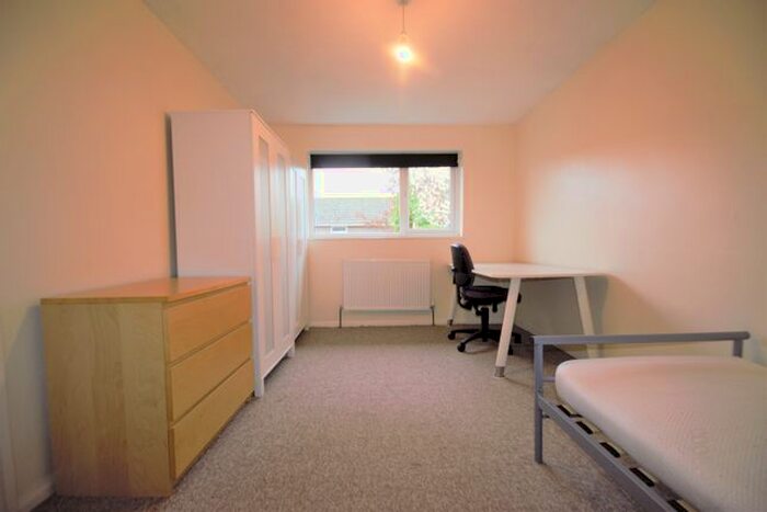 5 Bedroom Terraced House To Rent In Chapel House Close, Guildford, GU2