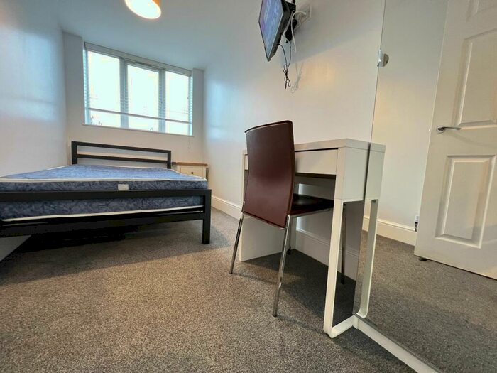 2 Bedroom Apartment To Rent In A Lees Hill Street, Nottingham, NG2
