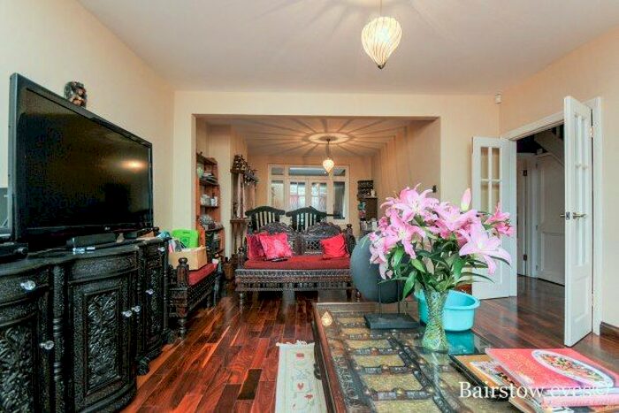 5 Bedroom Semi-Detached House To Rent In Devonshire Way, Croydon, CR0