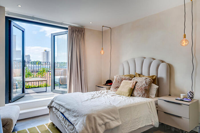 1 Bedroom Flat For Sale In Woolwich High Street, London, SE18