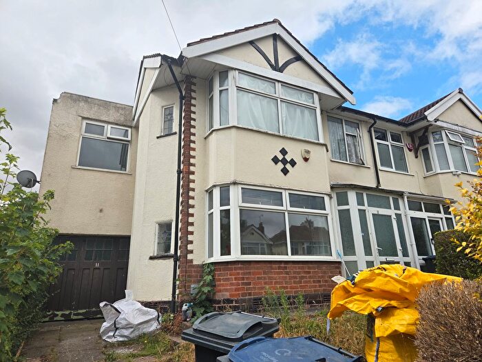 4 Bedroom Semi-Detached House To Rent In Hill Bank Road, Birmingham, B38