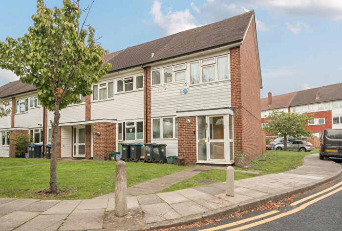 3 Bedroom End Of Terrace House For Sale In Brookfields Avenue, Mitcham, CR4