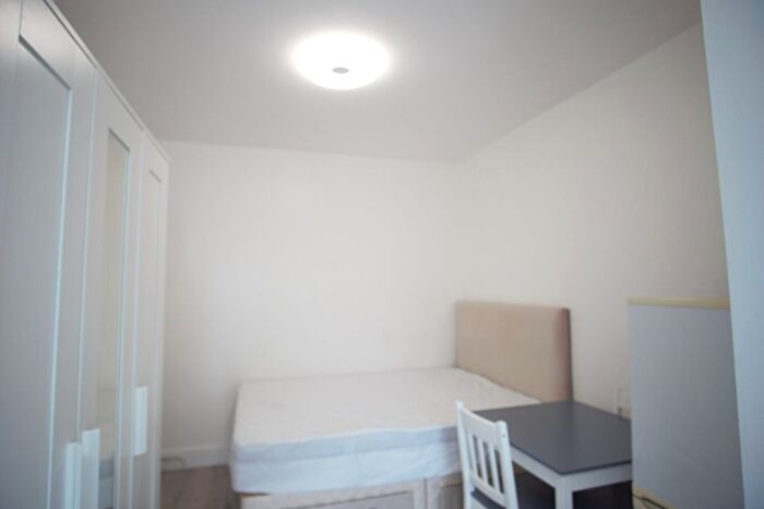 1 Bedroom Studio To Rent In Gainsborough Gardens, Edgware, HA8