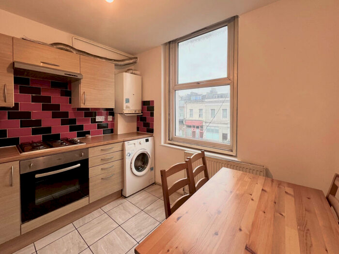 2 Bedroom Flat To Rent In Amersham Road, SE14
