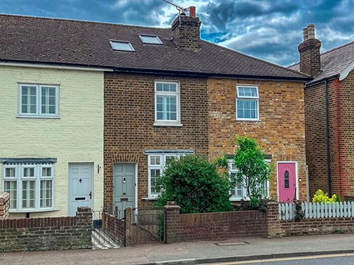 3 Bedroom Cottage For Sale In Walton Road, West Molesey, KT8