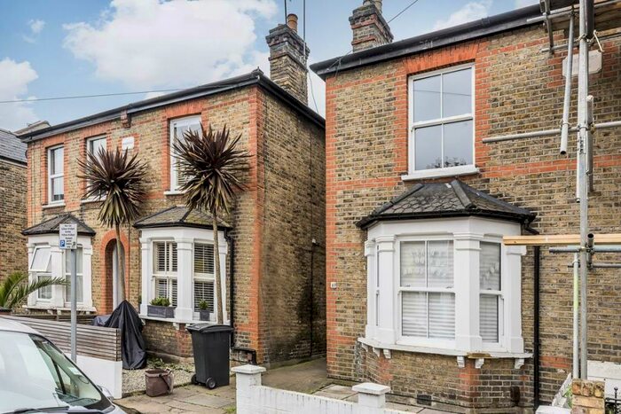 4 Bedroom Semi-Detached House To Rent In Hardman Road, Kingston Upont Thames, KT2