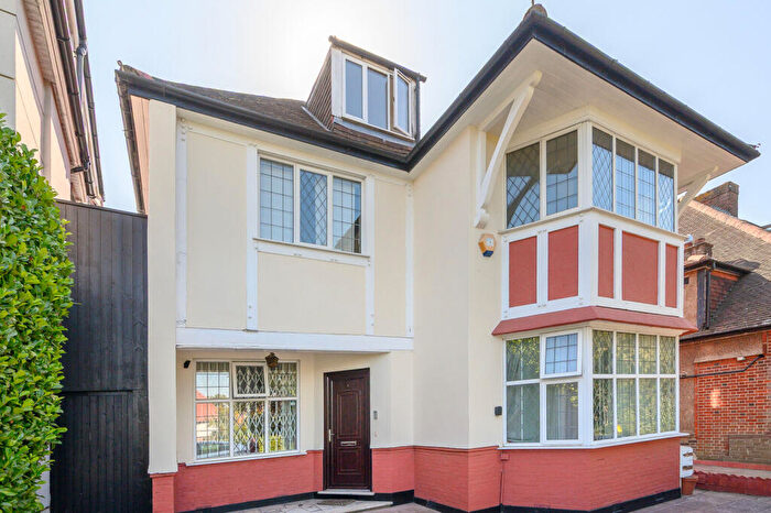 2 Bedroom Flat For Sale In Finchley Road, Golders Green, London, NW11