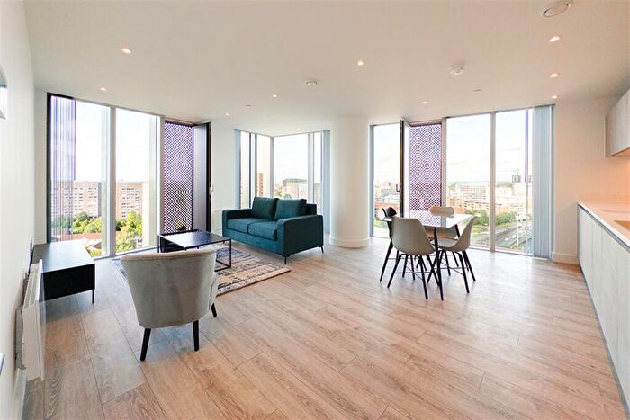 2 Bedroom Apartment To Rent In The Blade, M15