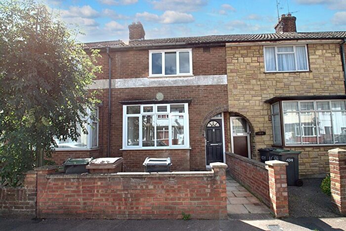 2 Bedroom Terraced House To Rent In Connaught Road, Luton, LU4
