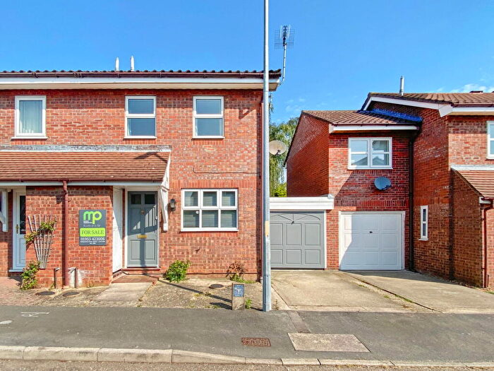 3 Bedroom Semi Detached House For Sale In Melton Close, Wymondham, NR18