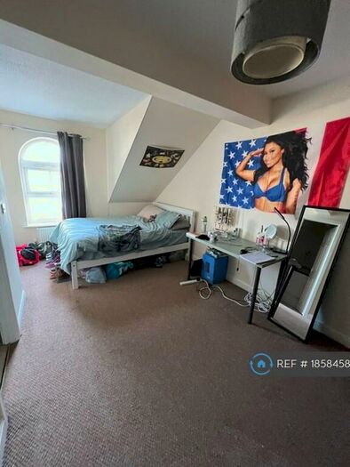 4 Bedroom End Of Terrace House To Rent In Whimberry Way, Manchester, M20