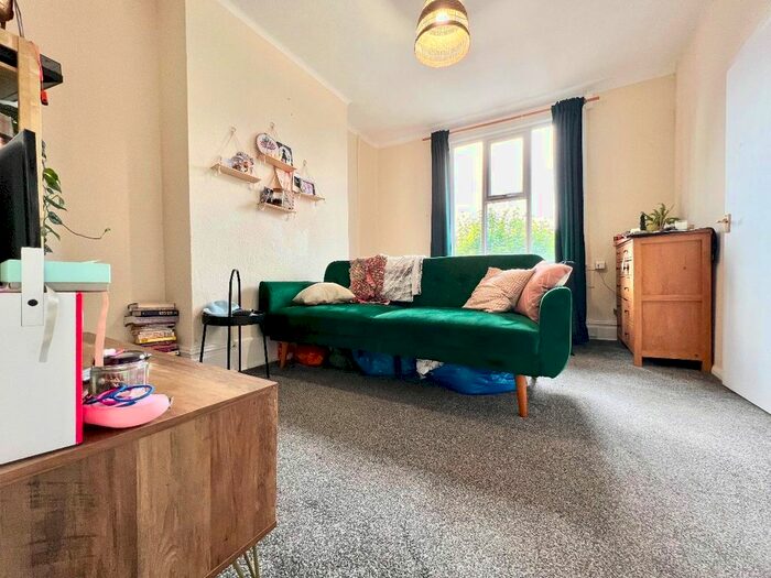 1 Bedroom Flat To Rent In Clyde Road, Addiscombe, Croydon, CR0