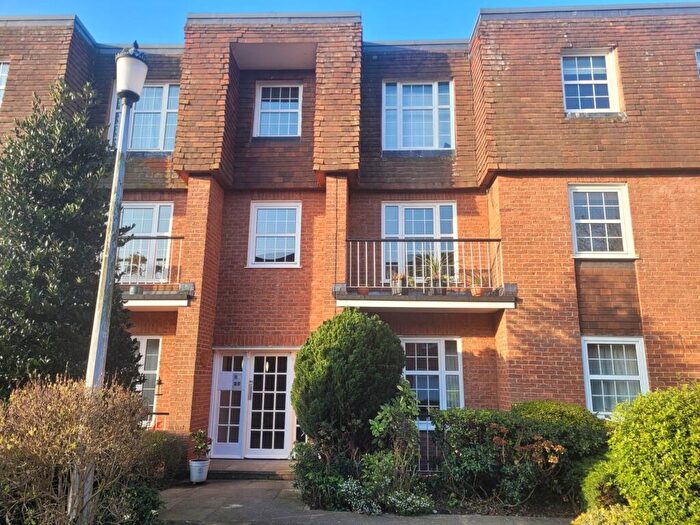 2 Bedroom Flat For Sale In Northfield Close, Henley On Thames, RG9
