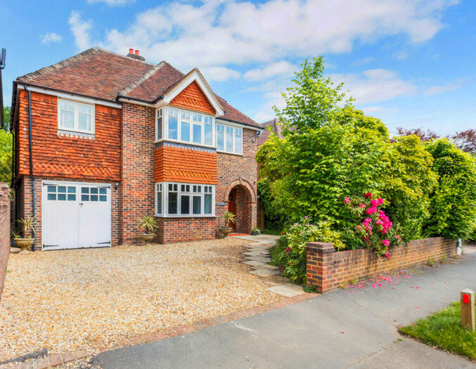 5 Bedroom Detached House For Sale In New Park Road Cranleigh, Surrey, GU6