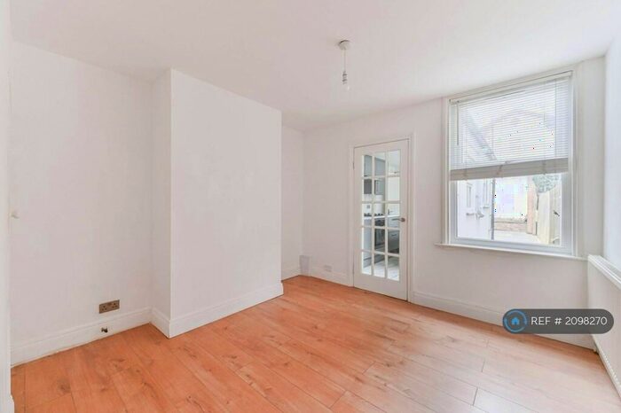 2 Bedroom Terraced House To Rent In Cliffe Road, South Croydon, CR2