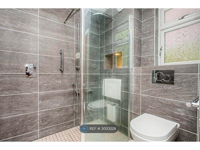 3 Bedroom Flat To Rent In Merchiston Gardens, Edinburgh, EH10