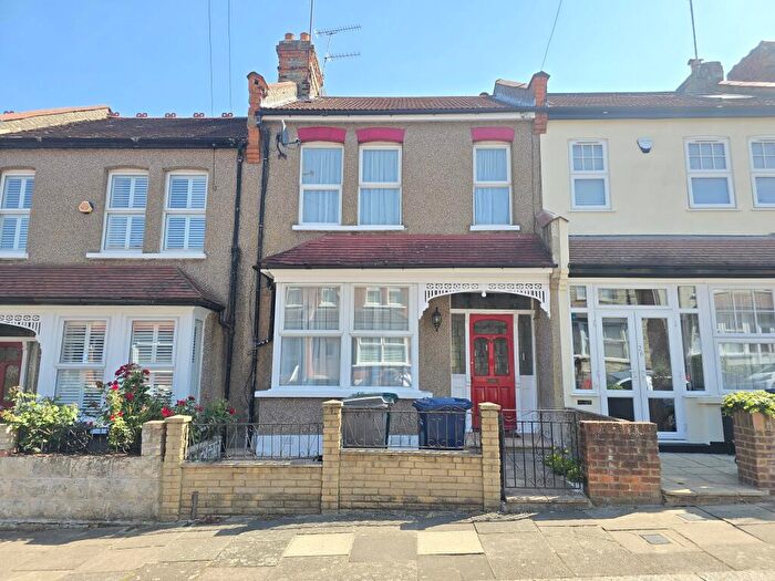 3 Bedroom House To Rent In Park View Crescent, New Southgate, N11
