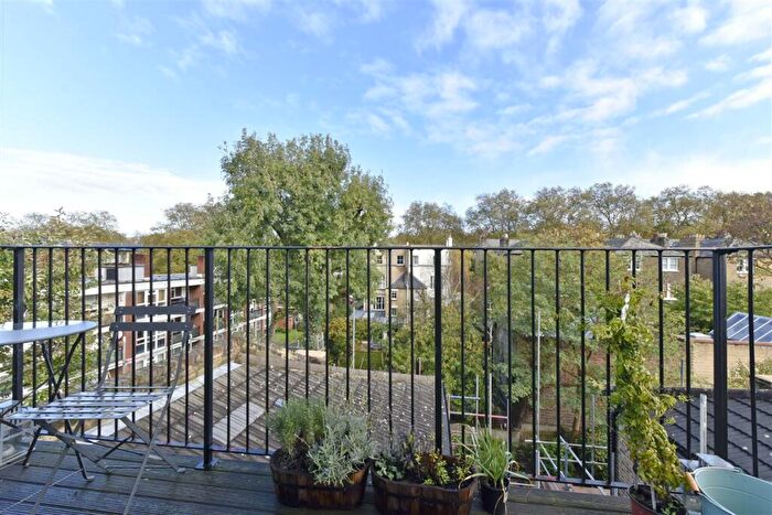 2 Bedroom Flat For Sale In Rosenau Road, SW11