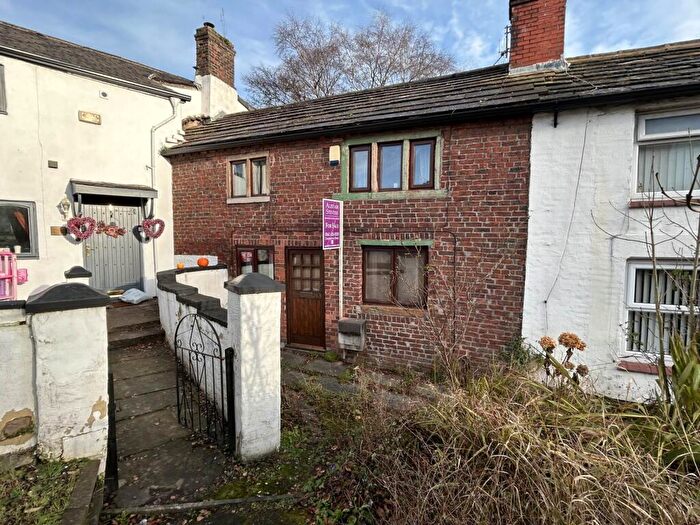 2 Bedroom Terraced House For Sale In Roundthorn Road, Oldham, OL4