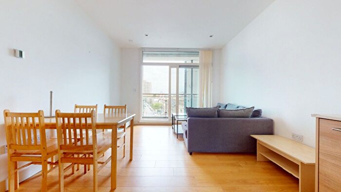 2 Bedroom Flat To Rent In Wandsworth Road, London, SW8