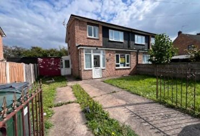 3 Bedroom Semi-Detached House To Rent In Willow Crescent, Doncaster, DN8