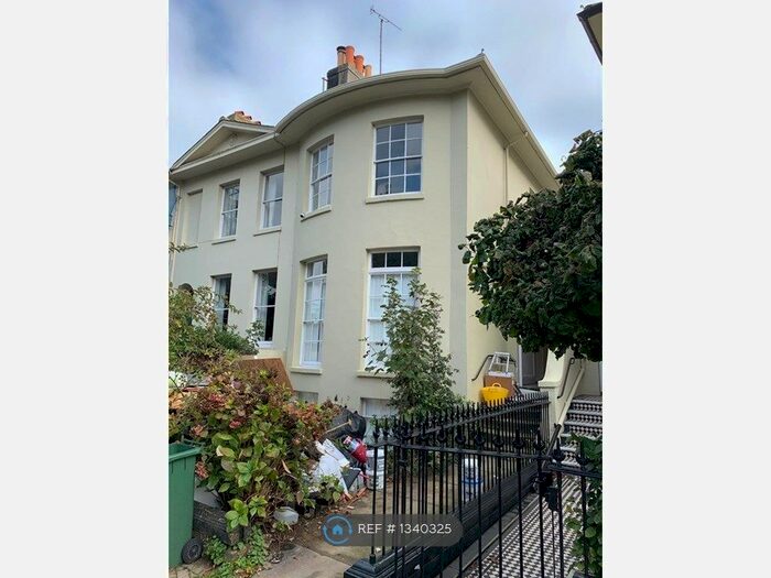 5 Bedroom Semi-Detached House To Rent In Hanover Crescent, Brighton, BN2