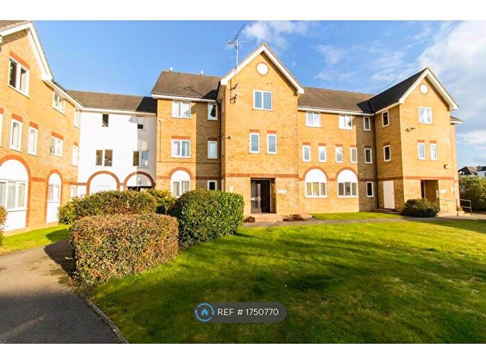 2 Bedroom Flat To Rent In The Pavilions, Southend-On-Sea, SS1